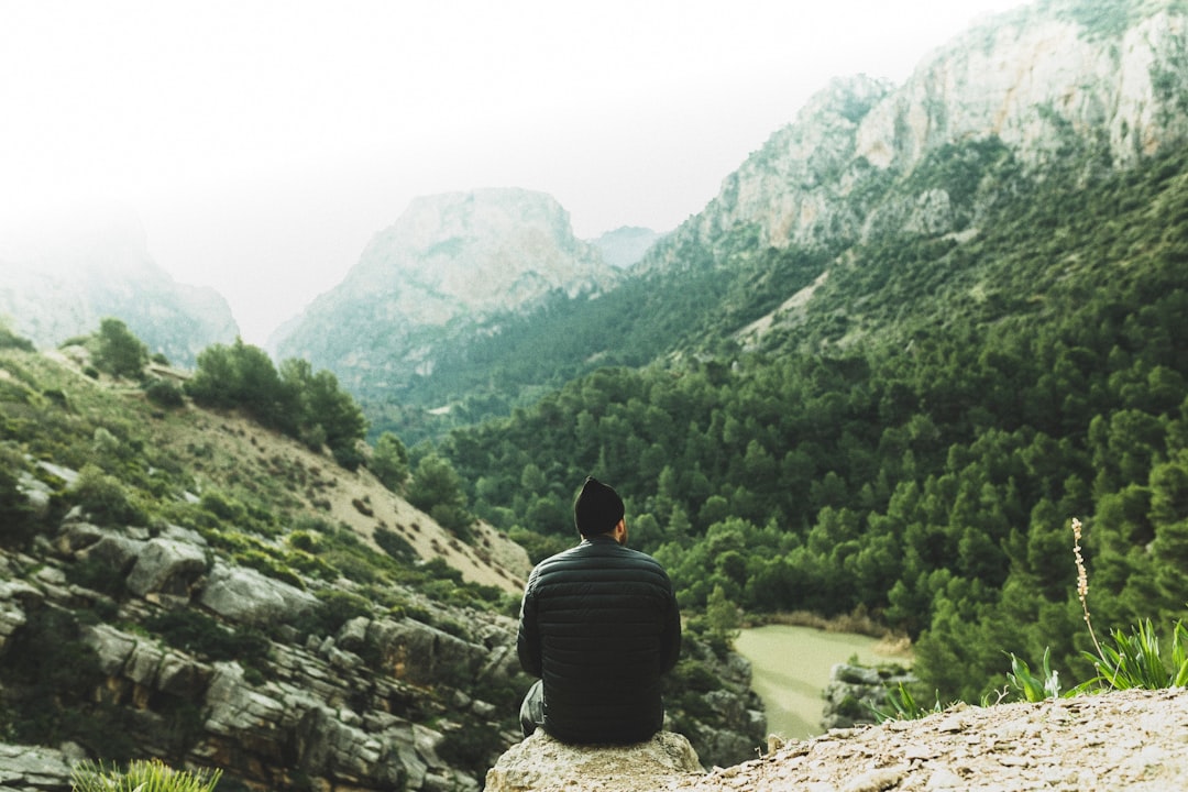 Luxury vs. Affordable Outdoor Travel: Finding Your Ideal Escape